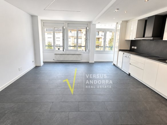PISO EN VENTA EN EL CENTRO DE ESCALDES + 3 HABITACIONES + 3 BAÑOS + PARKING