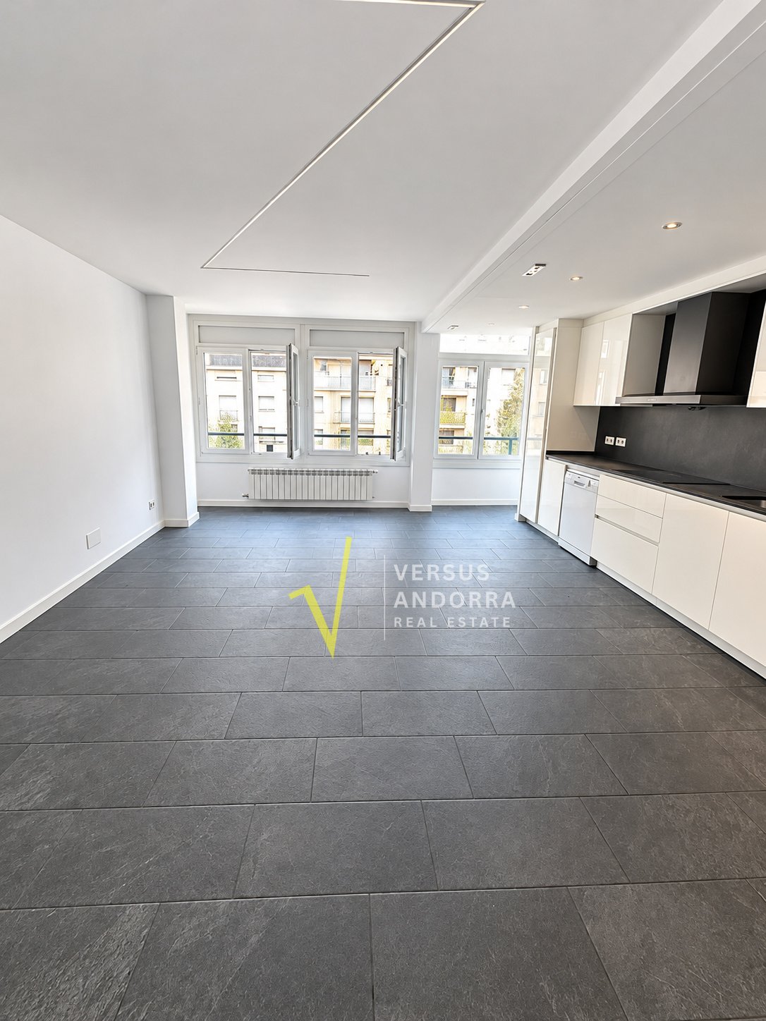 PISO EN VENTA EN EL CENTRO DE ESCALDES + 3 HABITACIONES + 3 BAÑOS + PARKING