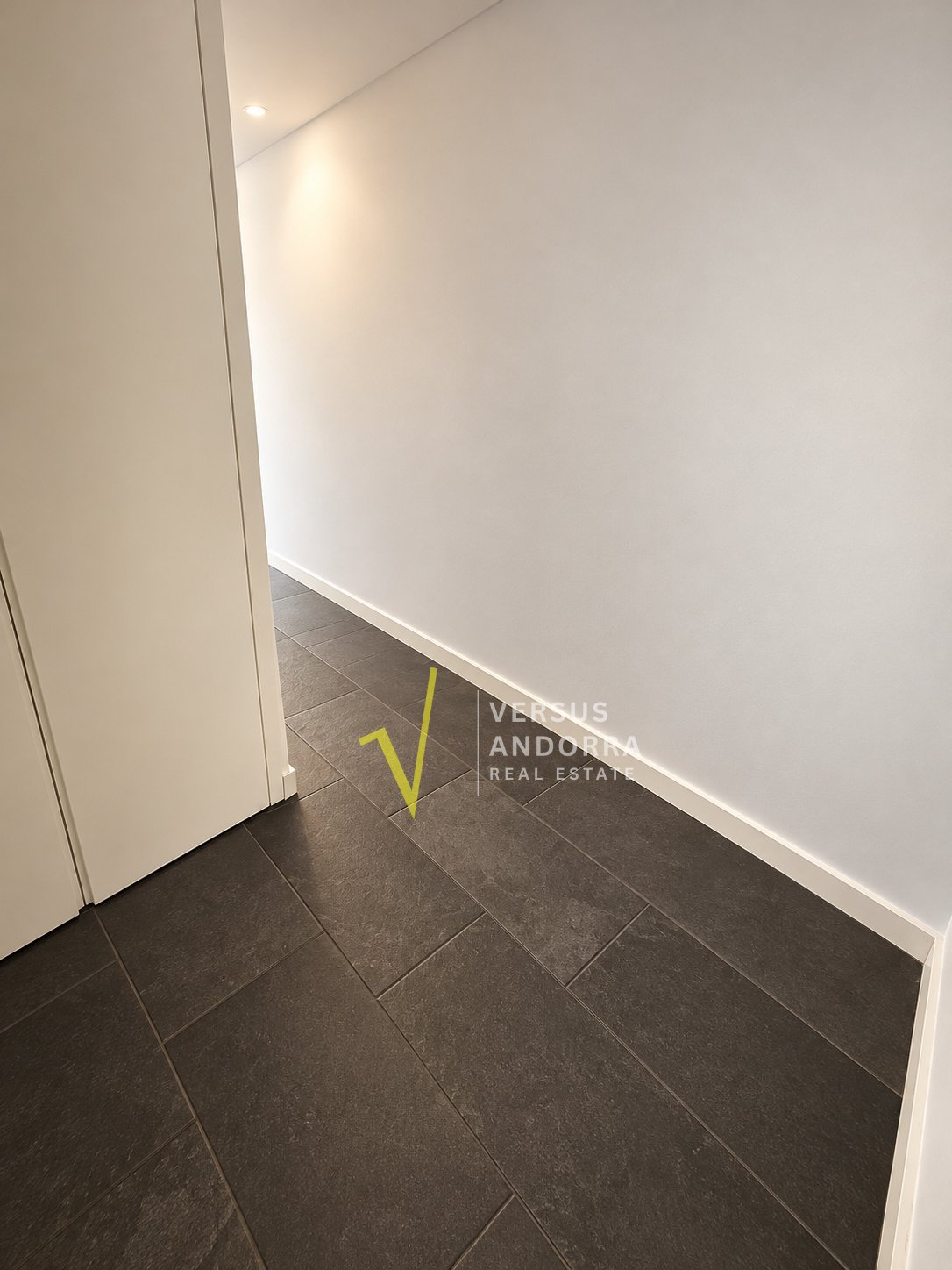 PISO EN VENTA EN EL CENTRO DE ESCALDES + 3 HABITACIONES + 3 BAÑOS + PARKING