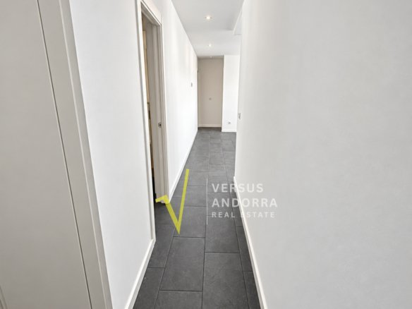 PISO EN VENTA EN EL CENTRO DE ESCALDES + 3 HABITACIONES + 3 BAÑOS + PARKING