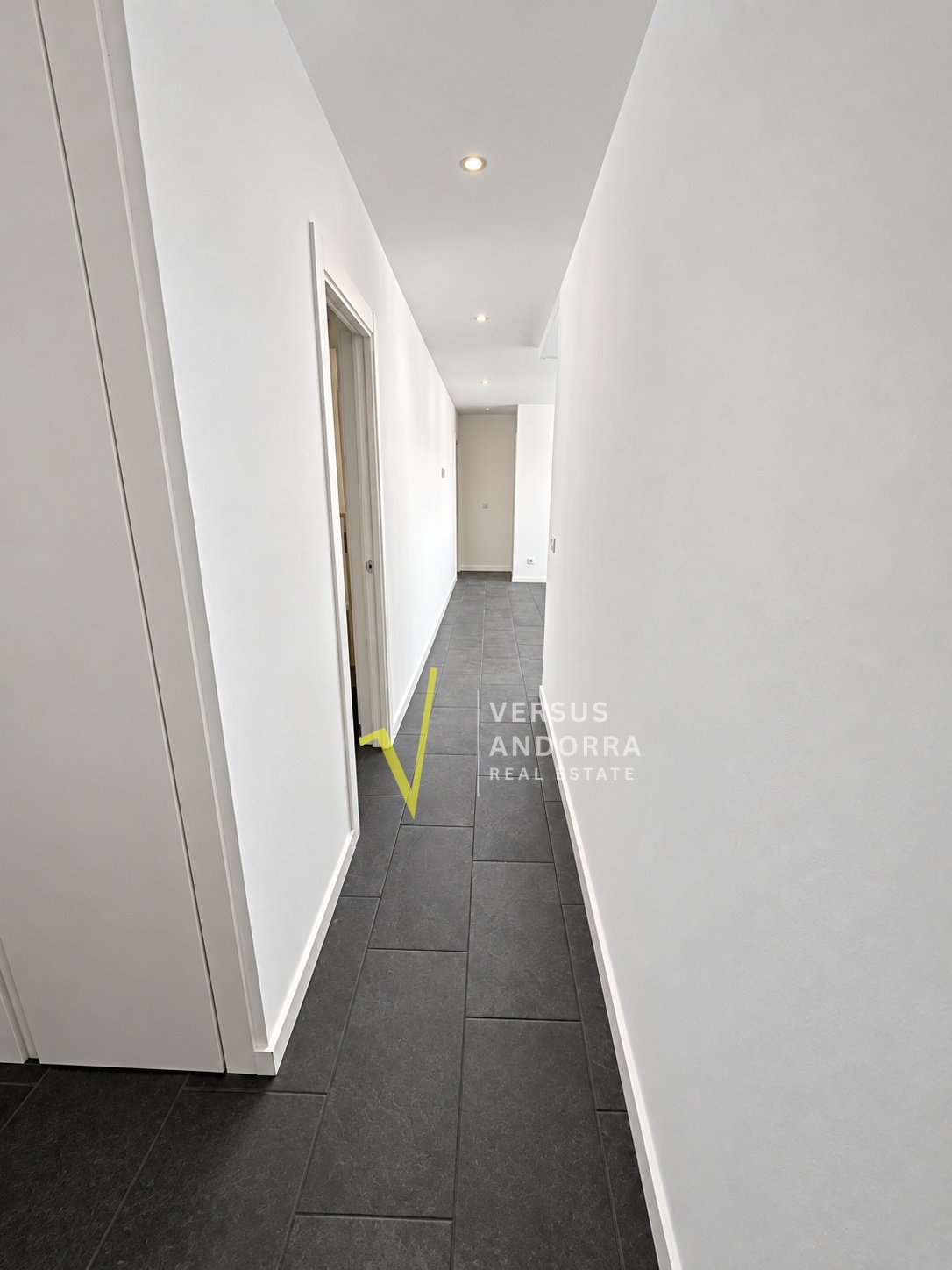PISO EN VENTA EN EL CENTRO DE ESCALDES + 3 HABITACIONES + 3 BAÑOS + PARKING
