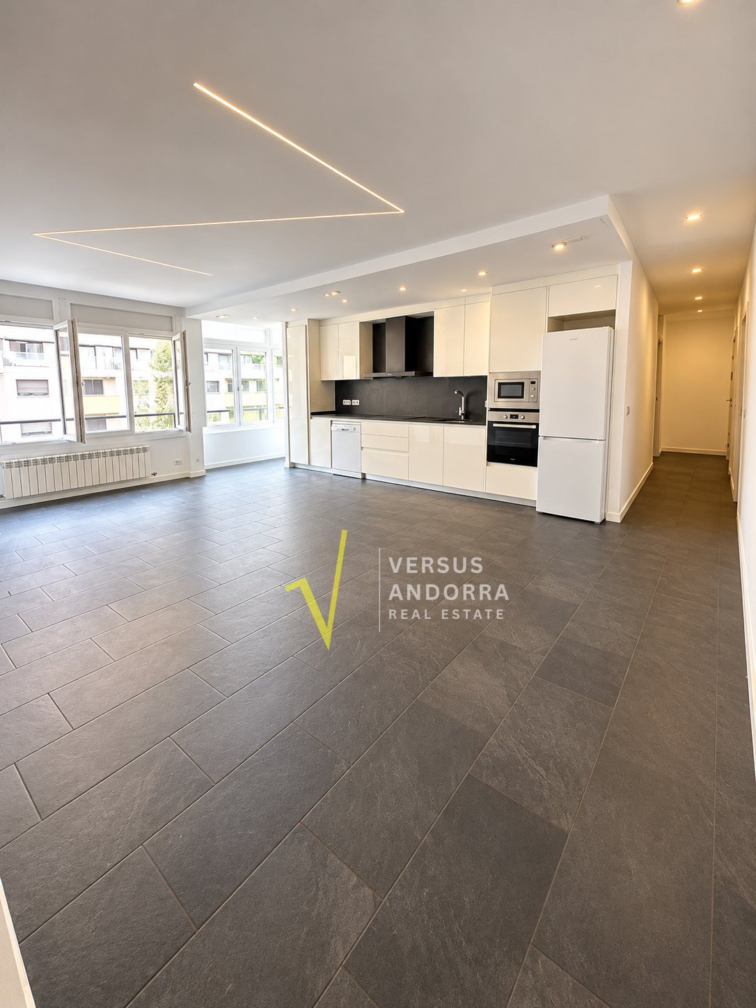 PISO EN VENTA EN EL CENTRO DE ESCALDES + 3 HABITACIONES + 3 BAÑOS + PARKING