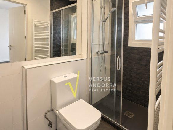 PISO EN VENTA EN EL CENTRO DE ESCALDES + 3 HABITACIONES + 3 BAÑOS + PARKING