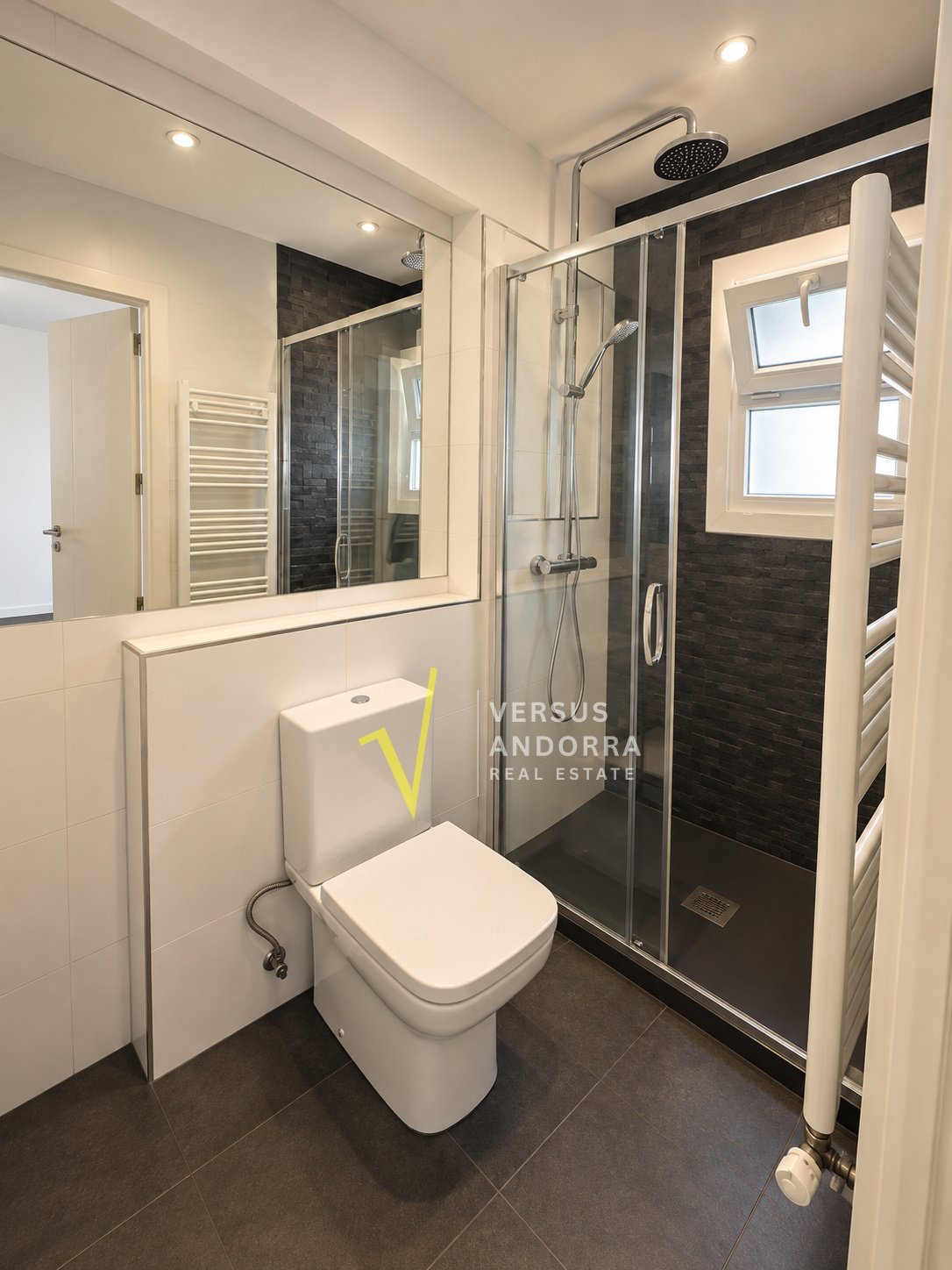 PISO EN VENTA EN EL CENTRO DE ESCALDES + 3 HABITACIONES + 3 BAÑOS + PARKING
