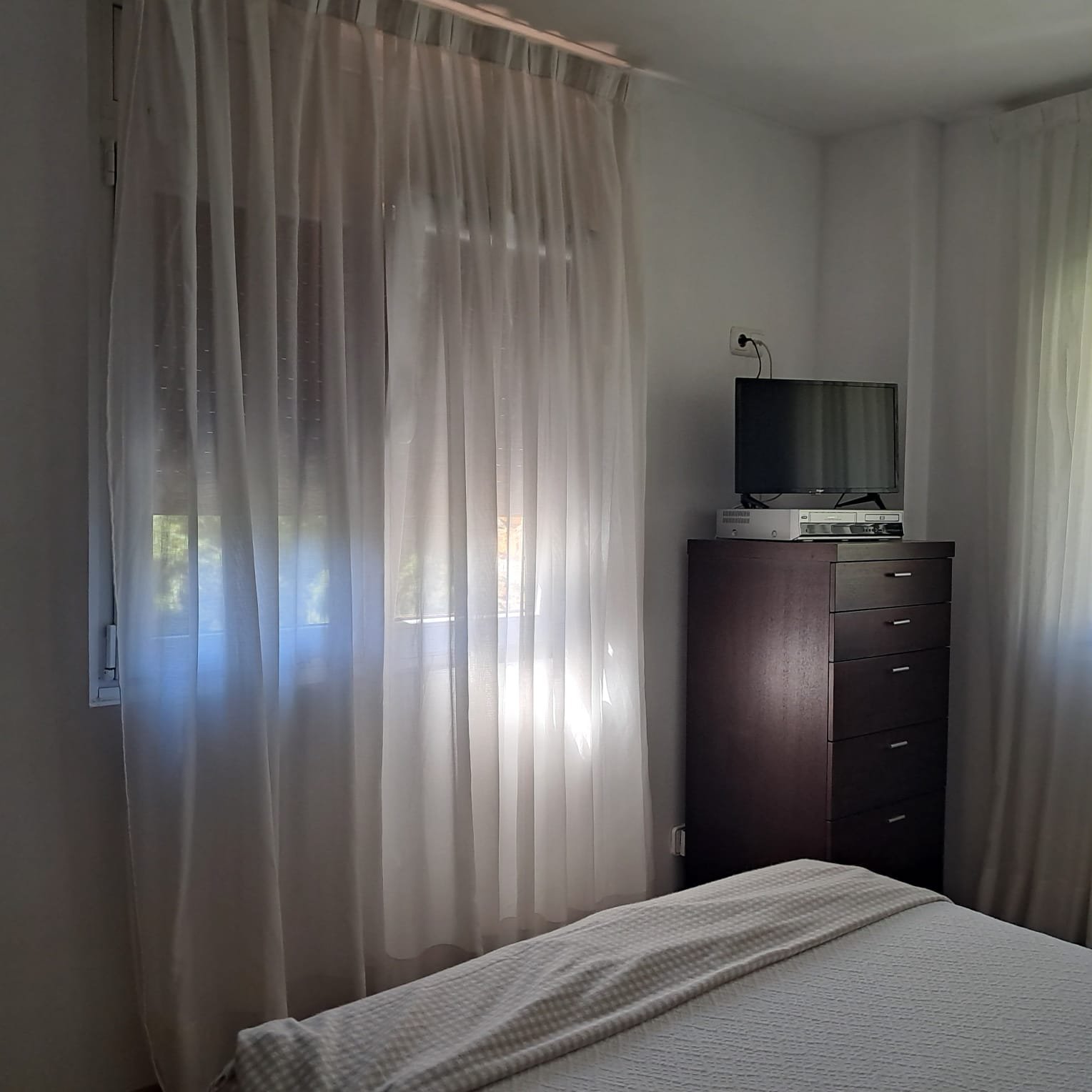 PISO REFORMADO DE 3 HABITACIONES + 2 BAÑOS + TERRAZA CERRADA + PARKING DOBLE EN ENCAMP
